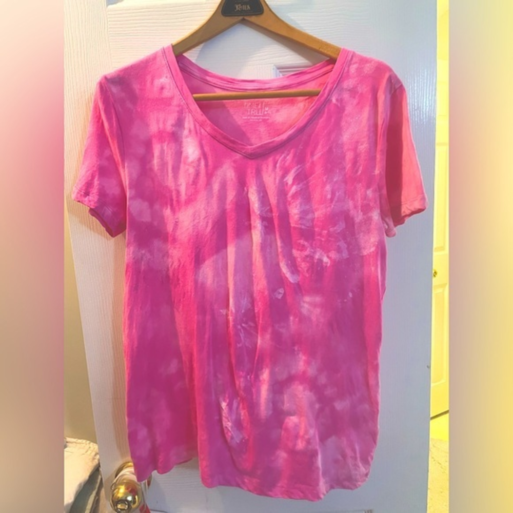 *3/20* Woman’s large v neck pink reverse tie dye hand dyed myself‎